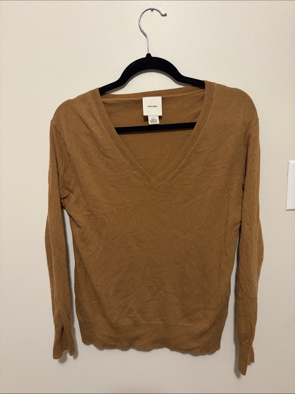 Calvin Klein Women's V-Neck Long Sleeve Top - Caramel Brown